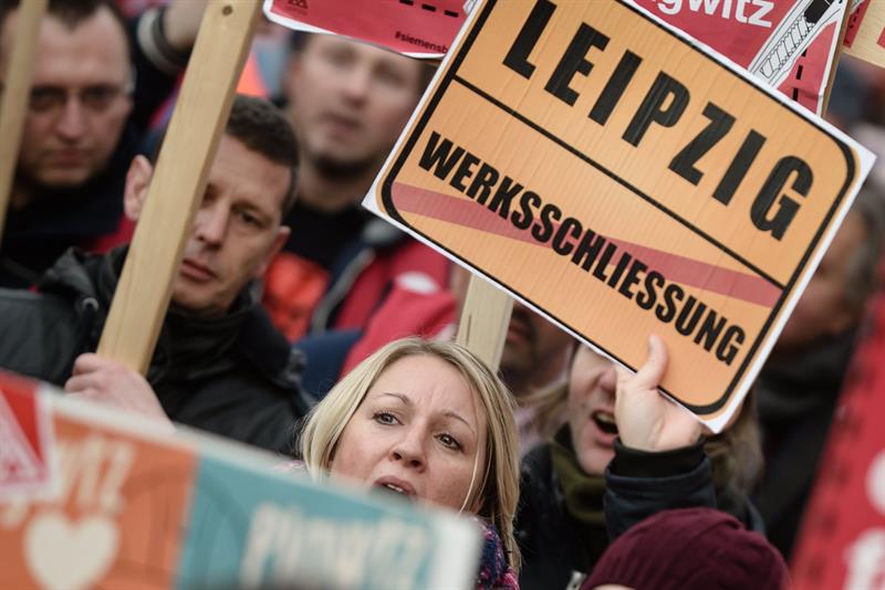 Siemens arbetstagare protesterar i Berlin vid meddelandet om nedskÃ¤rningar