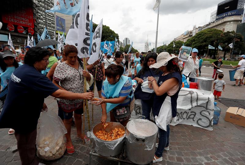  Sociala grupper i Argentina tar krukor pÃ¥ gatan och protesterar mot Macri