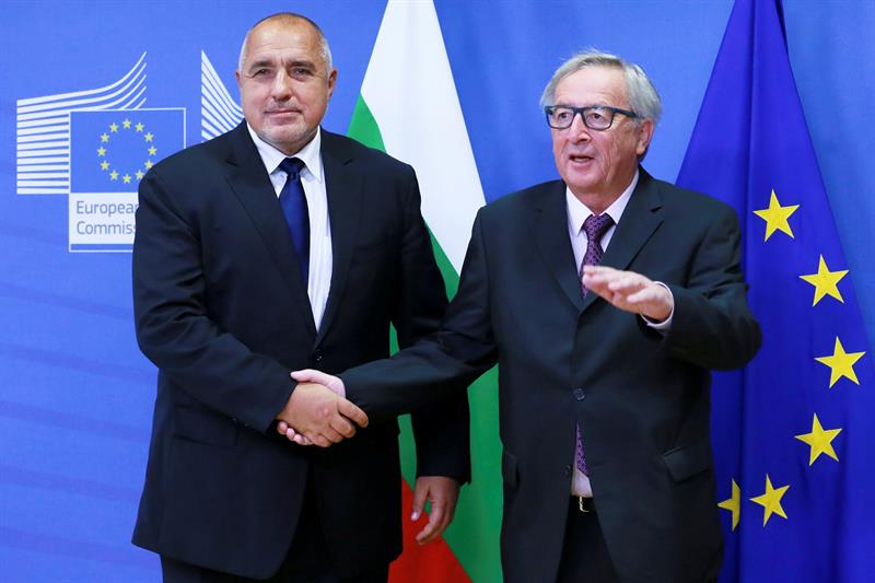  Juncker stÃ¶der Bulgarien fÃ¶r att gÃ¥ med i euroomrÃ¥det