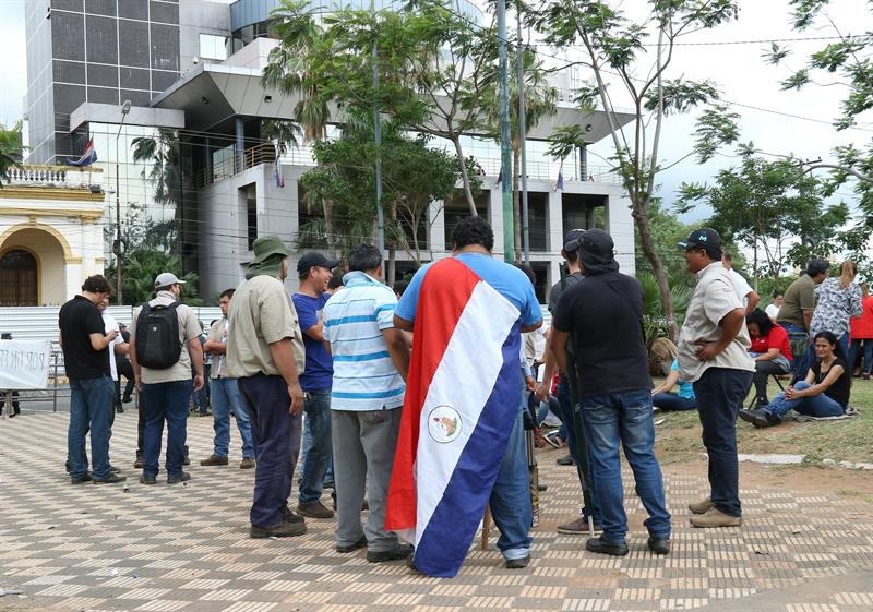  Paraguayanska statens elfÃ¶rening ser "uppblÃ¥st" kostnaden fÃ¶r Ã¶kningen av personalen