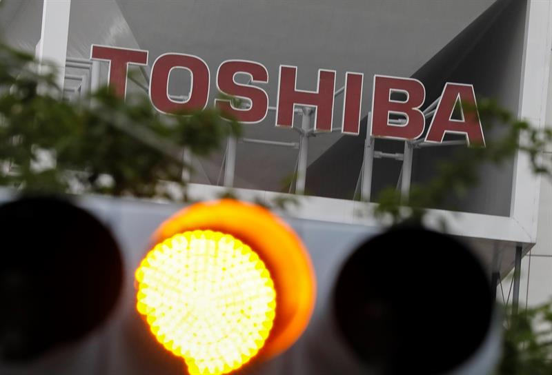  Toshiba faller kraftigt pÃ¥ aktiemarknaden efter att ha offentliggjort en stor kapitalÃ¶kning